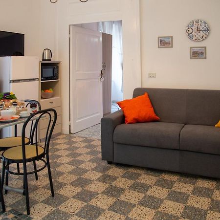Appartement Domus Anticaglia By Domusextra à Naples Extérieur photo