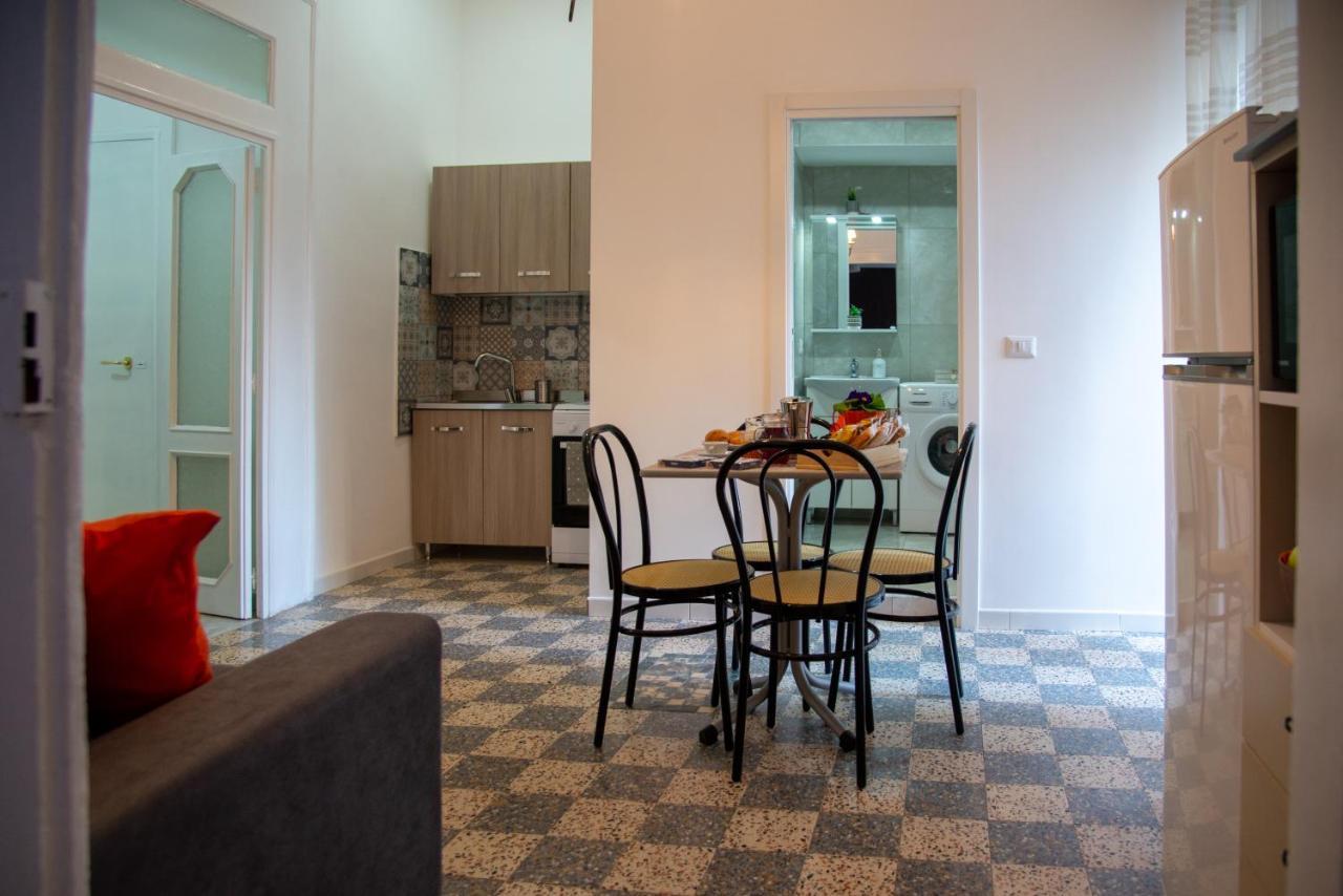 Appartement Domus Anticaglia By Domusextra à Naples Extérieur photo